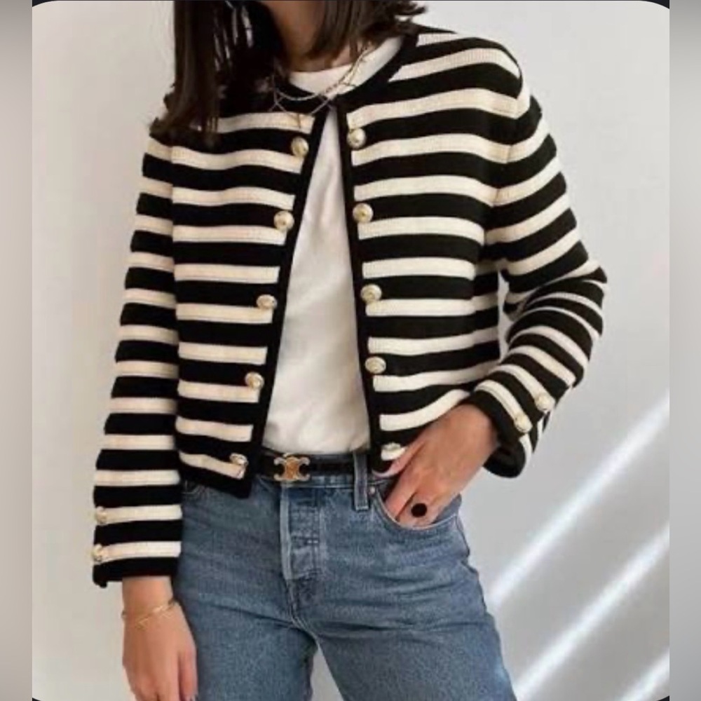 📣CLOSET CLEAROUT TODAT📣Massimo Dutti Black and White Striped Cardigan 😍😍😍